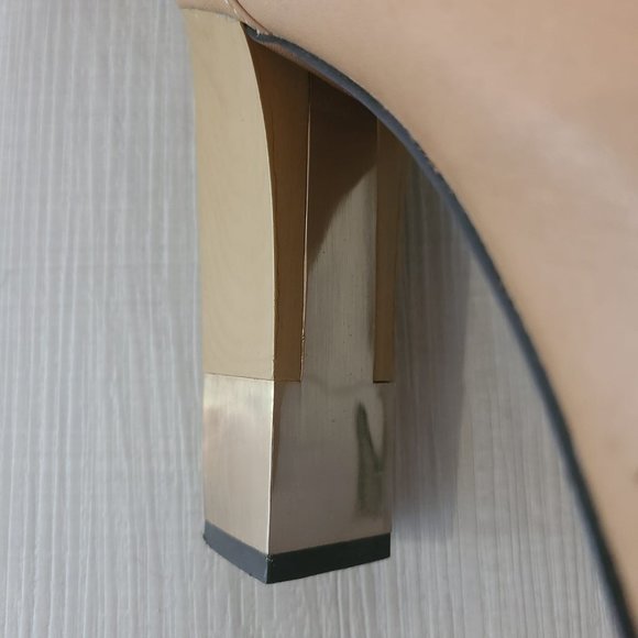 BCBG Nude Open Toe High Heels w Wood Accent Heel & Bronze Detailing - Picture 7 of 8